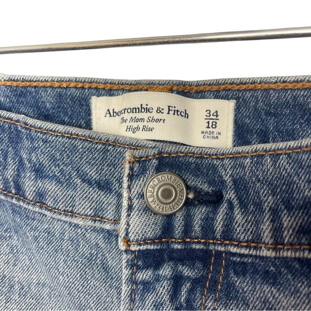 Abercrombie & Fitch The Mom Short High Rise Medium Wash, Distressed Weekend 18 - Picture 4 of 6
